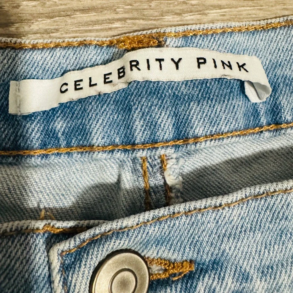 Celebrity Pink Women Light Wash Distressed‎ Denim Shorts Cutoff Frayed Hem 17/33